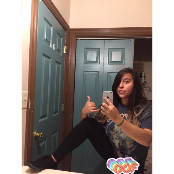 Meet the Posher Other - Meet your Posher, Selena